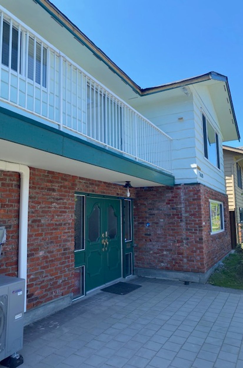 new black window structure